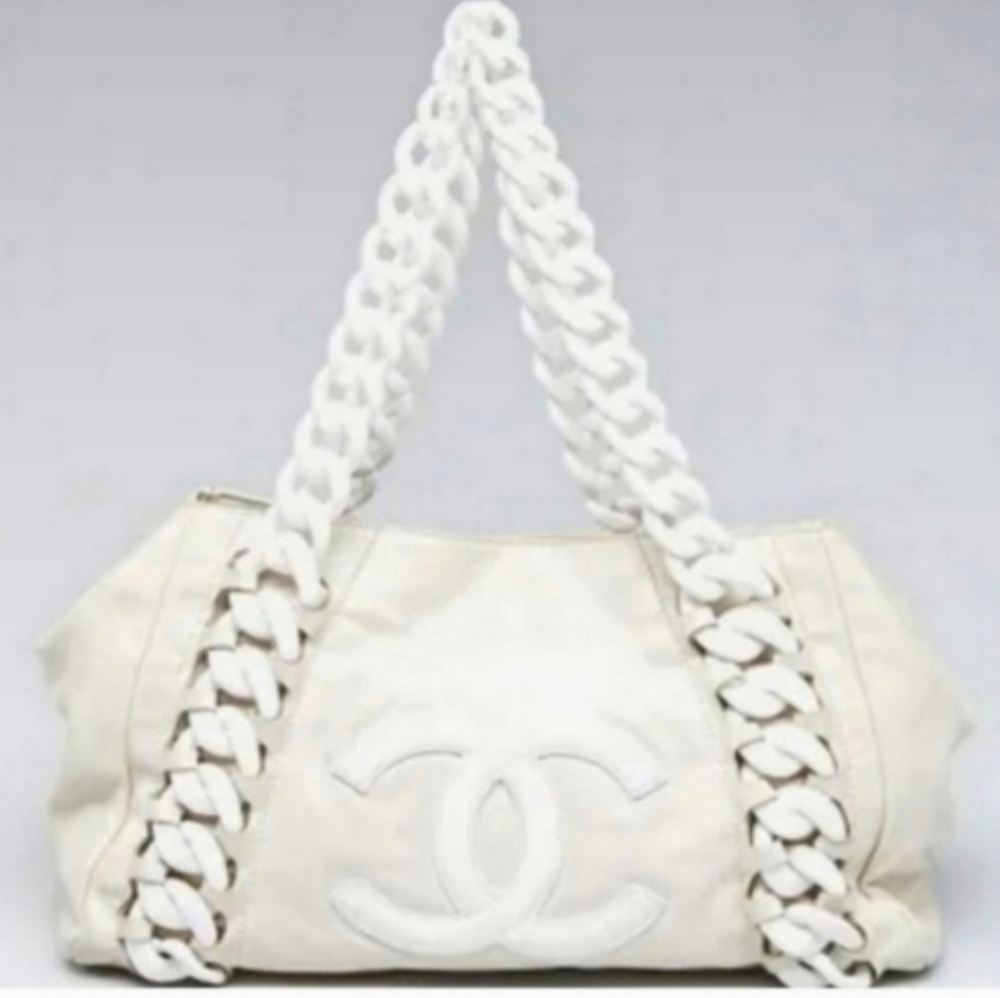 CHANEL Tote